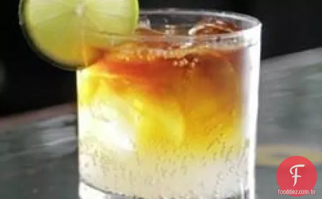 Coquetel escuro e tempestuoso