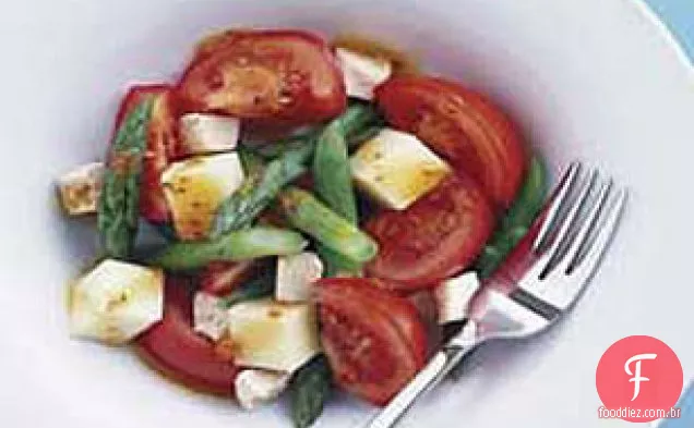 Salada de primavera com frango assado