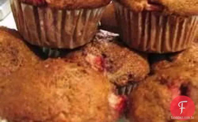 Muffins Gigantes de banana e morango de trigo integral da Mimi