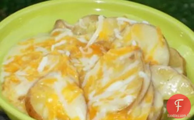 Rápido e fácil queijo vermelho Scalloped batatas