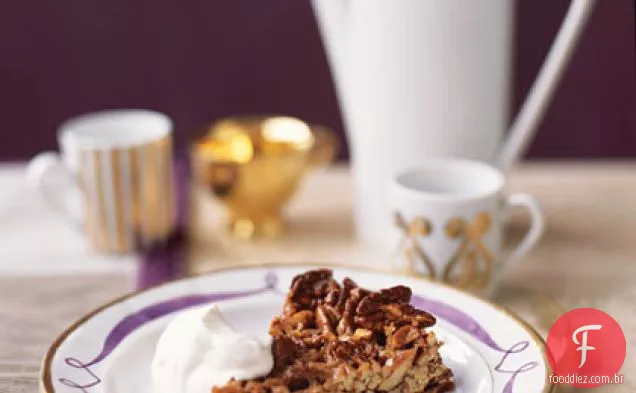 Fatias de noz-pecã com chantilly de açúcar mascavo