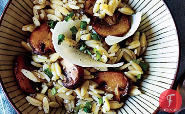 Orzo com Pecorino e cogumelos