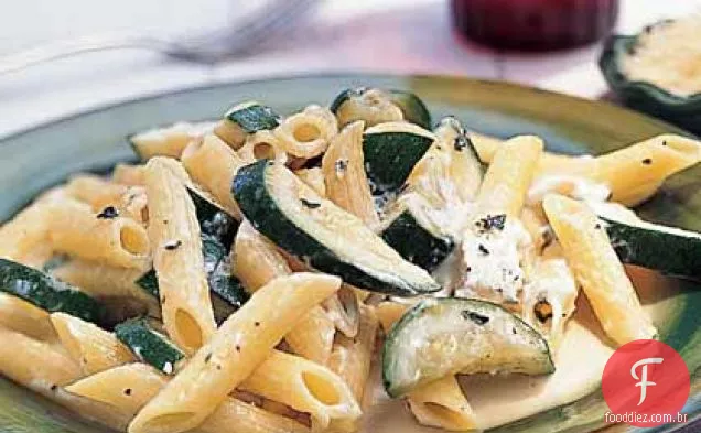 Penne com abobrinha e ricota