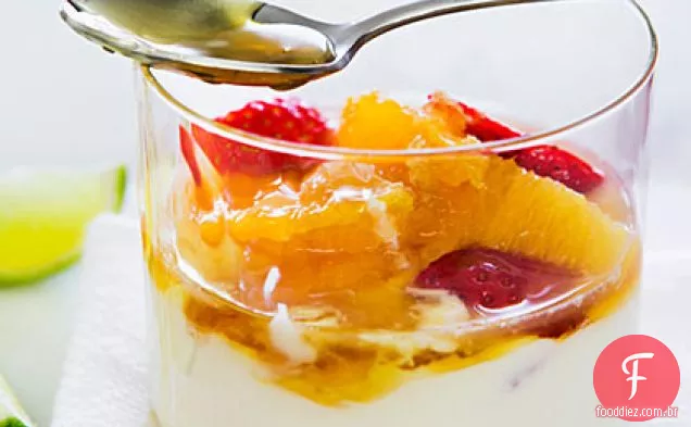 Fruta de gengibre com iogurte de mel