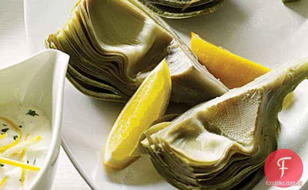 Alcachofras com maionese de alho-tomilho