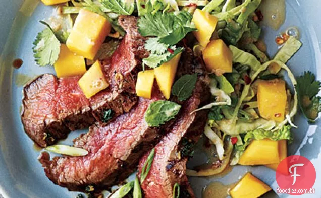 Bife de flanco Asiático grelhado com salada de Manga