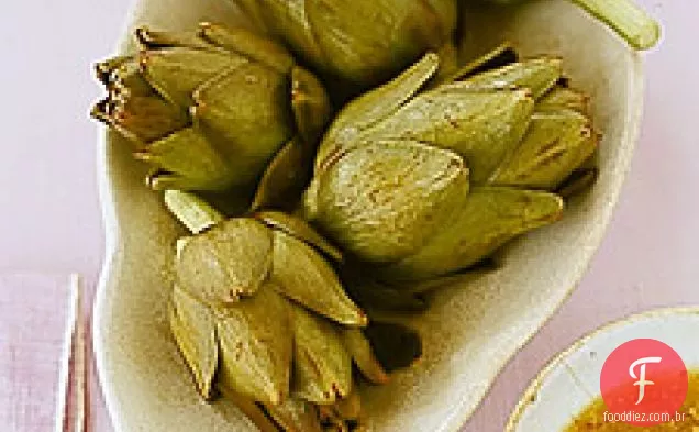 Alcachofras De Bebê Com Vinagrete Quente