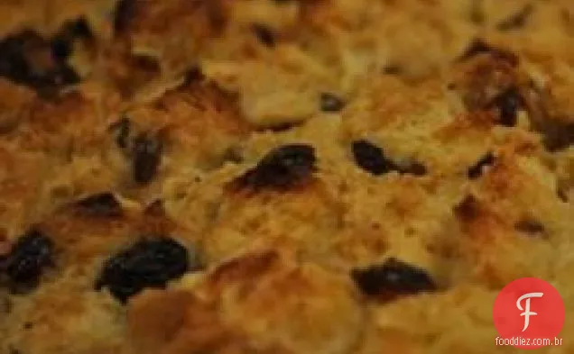 Pudim de pão com molho de uísque