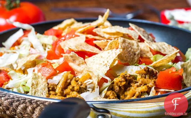 Frigideira de carne e macarrão de taco de uma panela