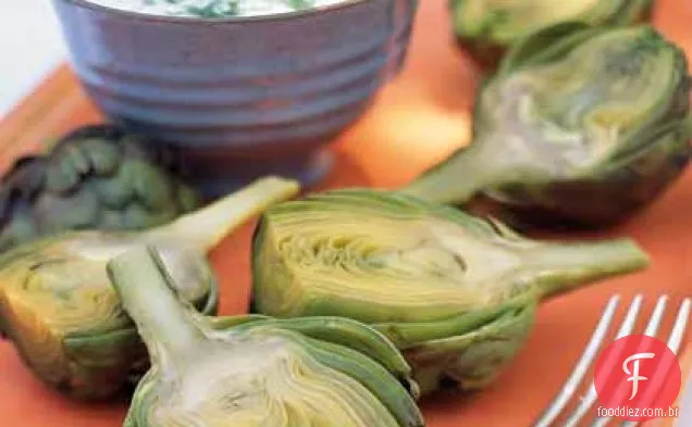 Alcachofras de Bebê Com Molho Cremoso de rábano-endro