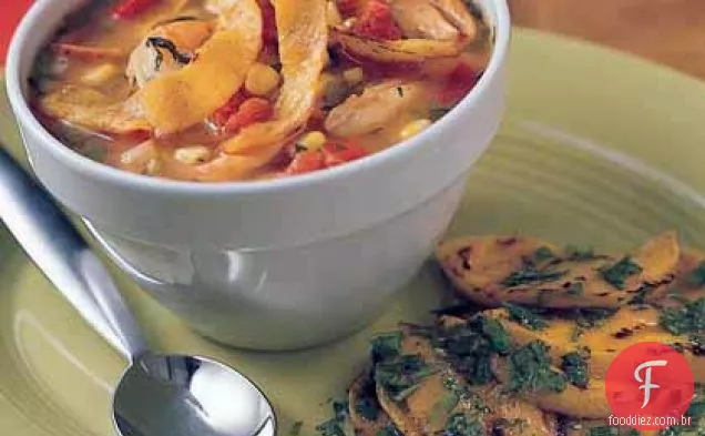 Sopa de tortilha de milho e camarão