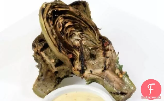 Alcachofras grelhadas de Tal Ronnen com molho Caesar vegano