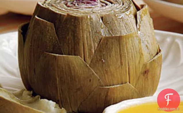 Alcachofras Cozidas No Vapor Com Manteigas De Imersão
