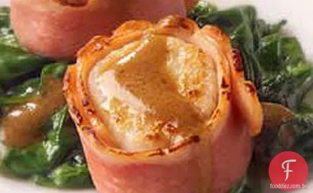 Vieiras com espinafre murcho e molho de mostarda Dijon