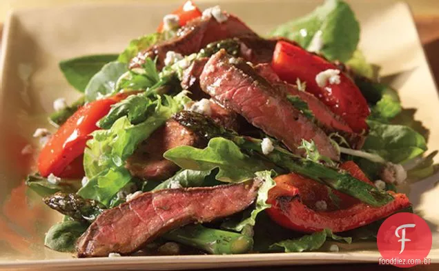 Bife balsâmico e salada de queijo azul