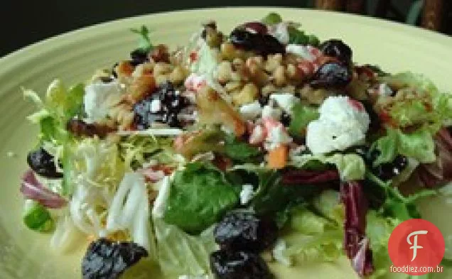 Salada de cereja e noz da Califórnia