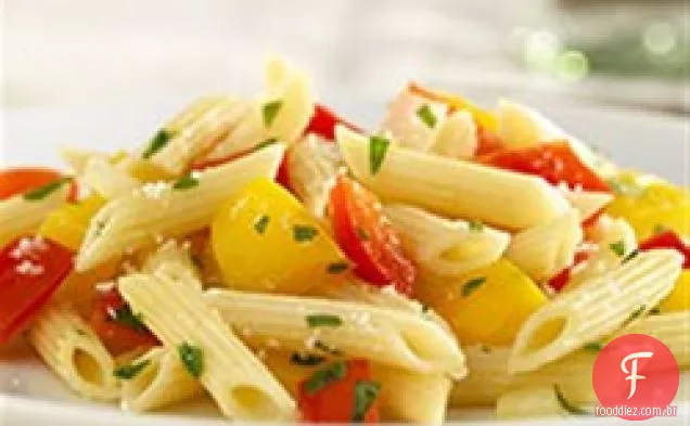 Mini Penne de fibra branca com pimentão e Parmigiano-Reggiano