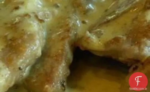 Escaloppini de porco com creme de mostarda