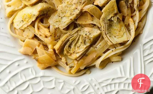 Linguine Em Molho De Alcachofra Herbado