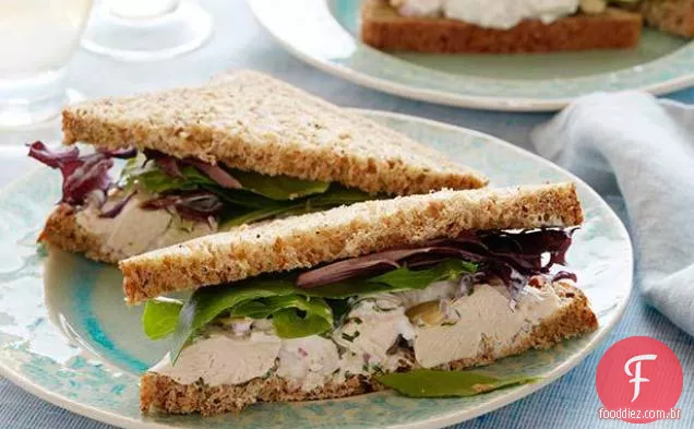 Sanduíches De Salada De Frango À Base De Plantas