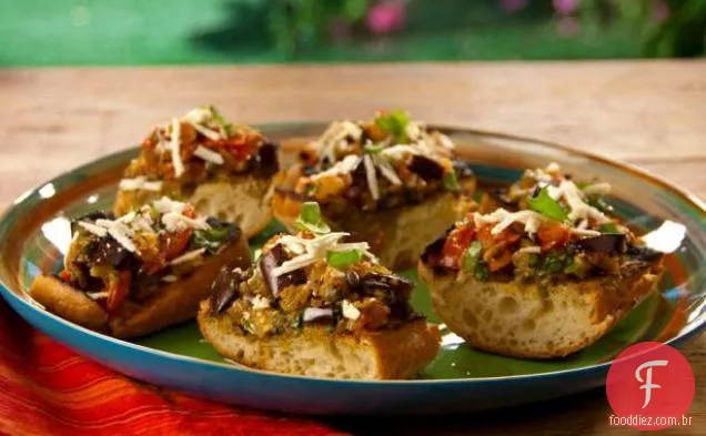Berinjela grelhada Caponata Bruschetta com ricota Salata
