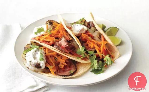 Carne Asada Tacos Com Cenoura-Pimenta Slaw