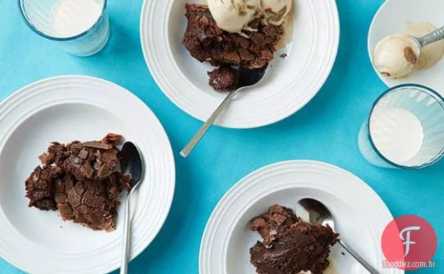 Bolo De Brownie Pegajoso Do Fogão Lento