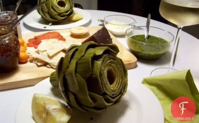 Alcachofras Cozidas No Vapor Com Estragão Salsa Verde
