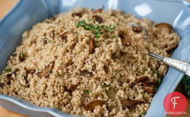 Quinoa Pilaf com cogumelos Crimini