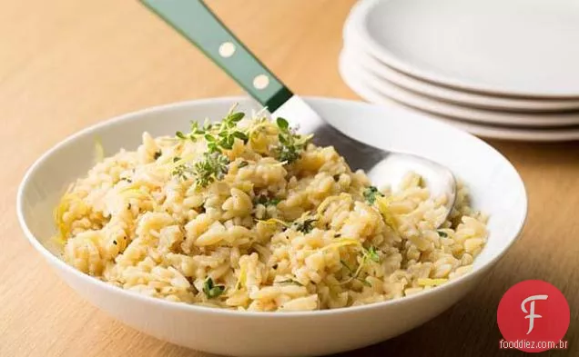 Orzo com tomilho e raspas de limão