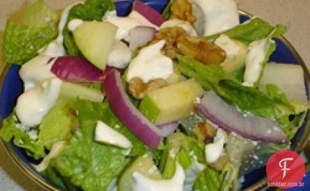 Romaine com maçã, nozes e queijo azul