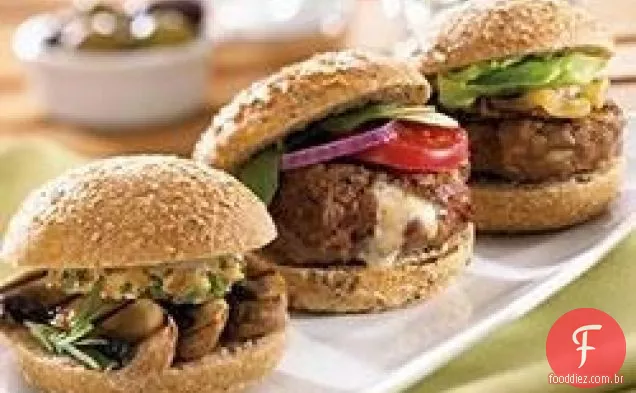Sliders de carne recheados com nozes e Gorgonzola
