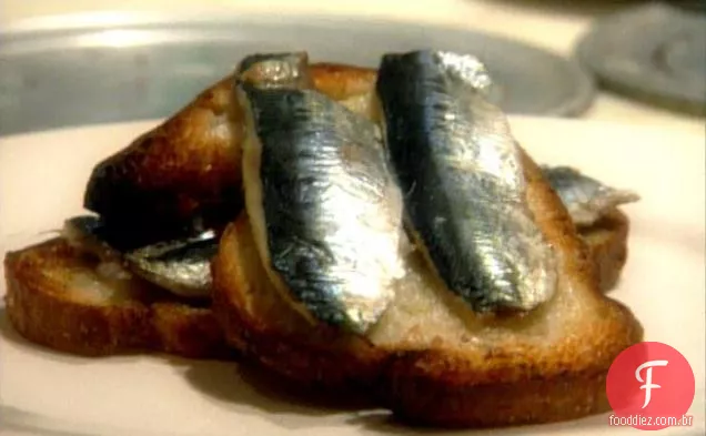 Bruschetta com sardinhas Monterey frescas