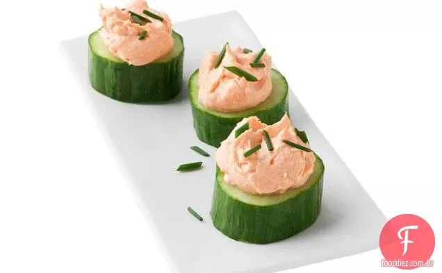 Xícaras De Pepino Com Chicote Cremoso De Salmão