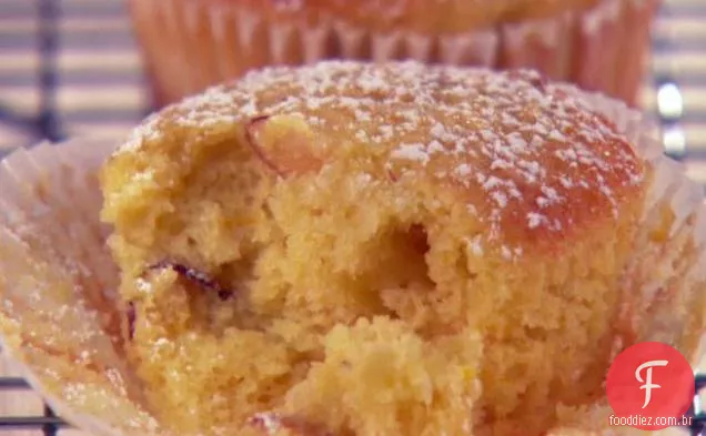 Muffins de amêndoa e azeite com aroma de laranja