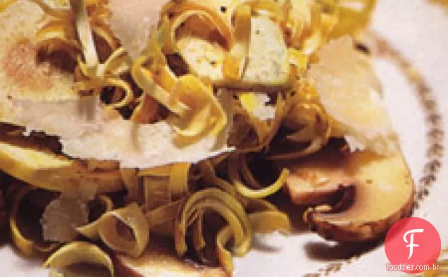 Alcachofra Crua E Salada De Cogumelos