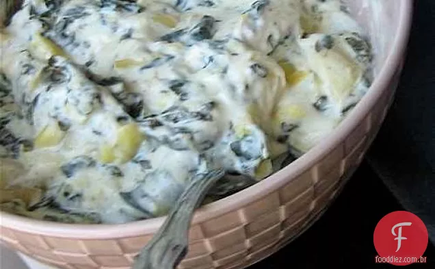 Saudável e delicioso: molho de espinafre e alcachofra