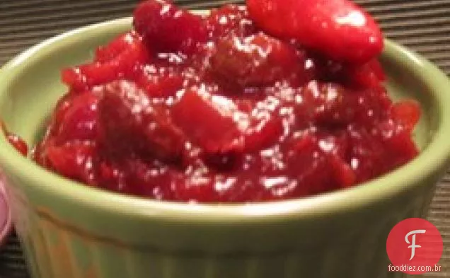 Cranberry Ginger Chutney com chiles tailandeses