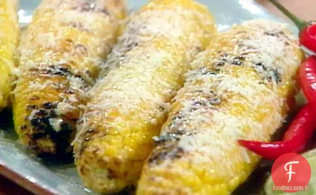 Milho na espiga com queijo e limão