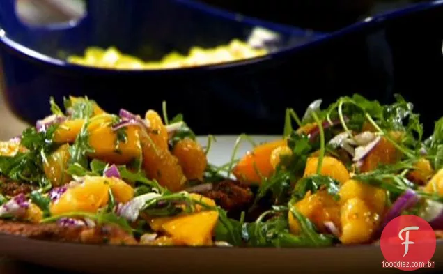 Costeletas de frango com laranja e rúcula