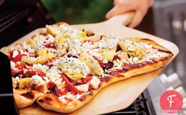 Pizza grega com frango e alcachofras