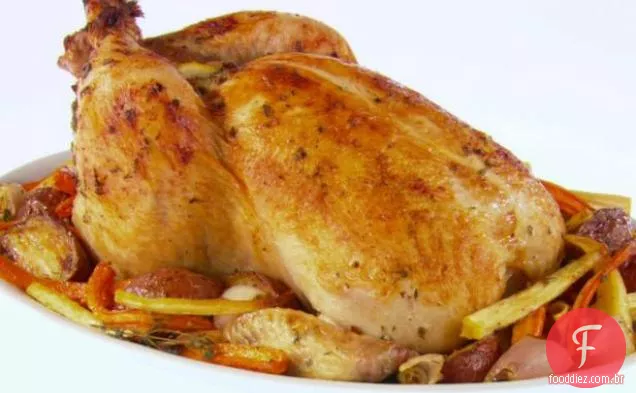 Frango Assado com alho e vegetais de raiz
