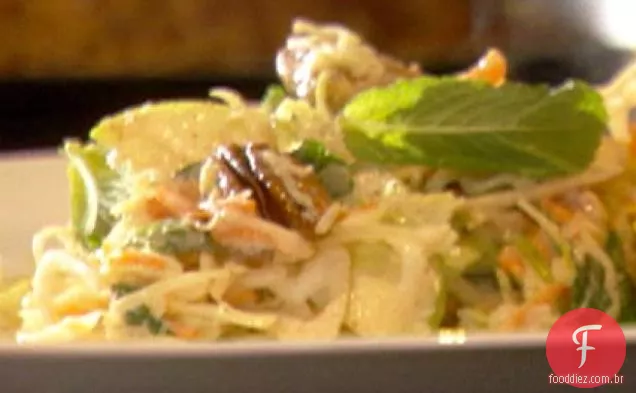 Cole Slaw com nozes e molho picante