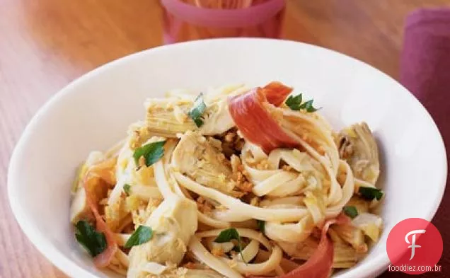 Linguine com alcachofras caramelizadas e Prosciutto