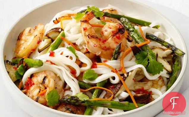 Camarão grelhado e Salada De Macarrão