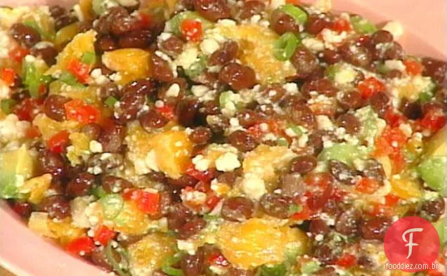 Feijão preto, frutas tropicais e salsa Queso Blanco