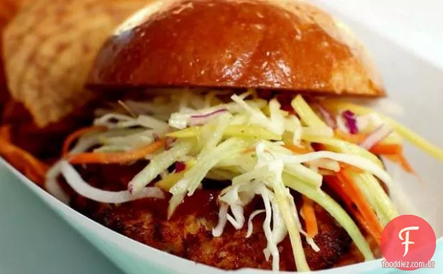 Hambúrgueres de caranguejo com Tiger Slaw