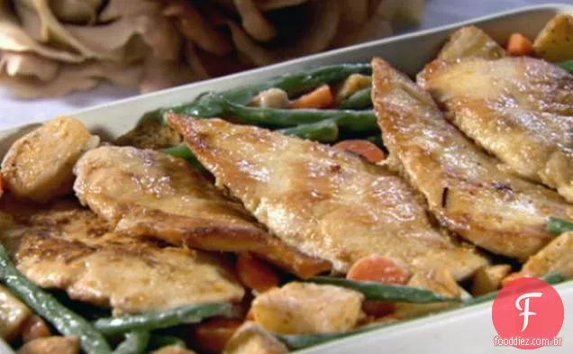 Escaloppini de frango com legumes de Primavera