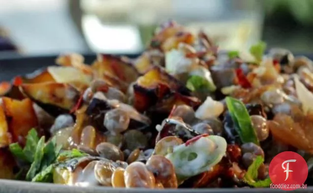 Salada quente de lentilha e abóbora com vinagrete de iogurte
