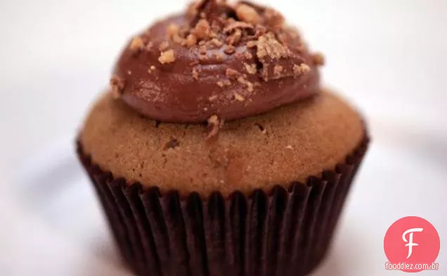 Chocolate Porter Cupcakes, Porter Ganache, Crunch De Milho Caramelo, Merengue Torrado